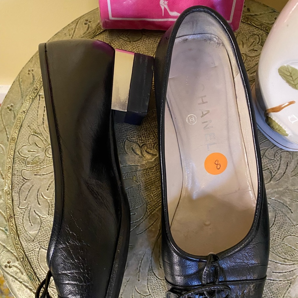 Authentic Chanel classic low heel flats